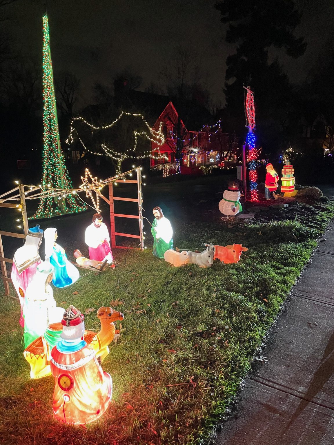 Christmas Lights In North Central Cincinnati To Explore In 2023