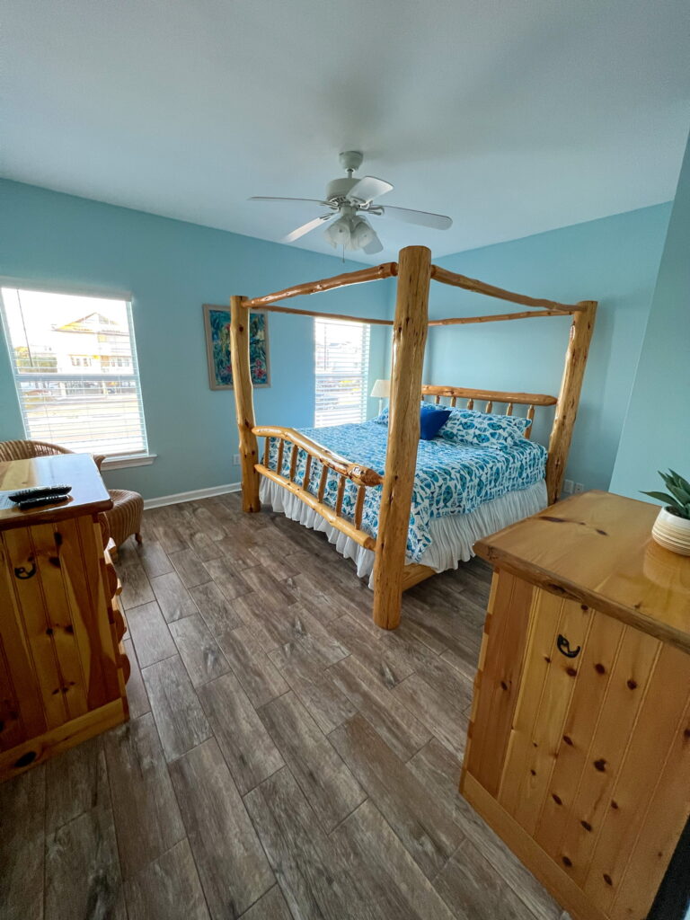 Guest bedroom in 5 BR Beach house in Gulf Shores