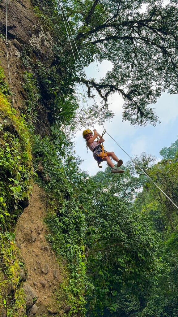 canyoning in La Fortuna 