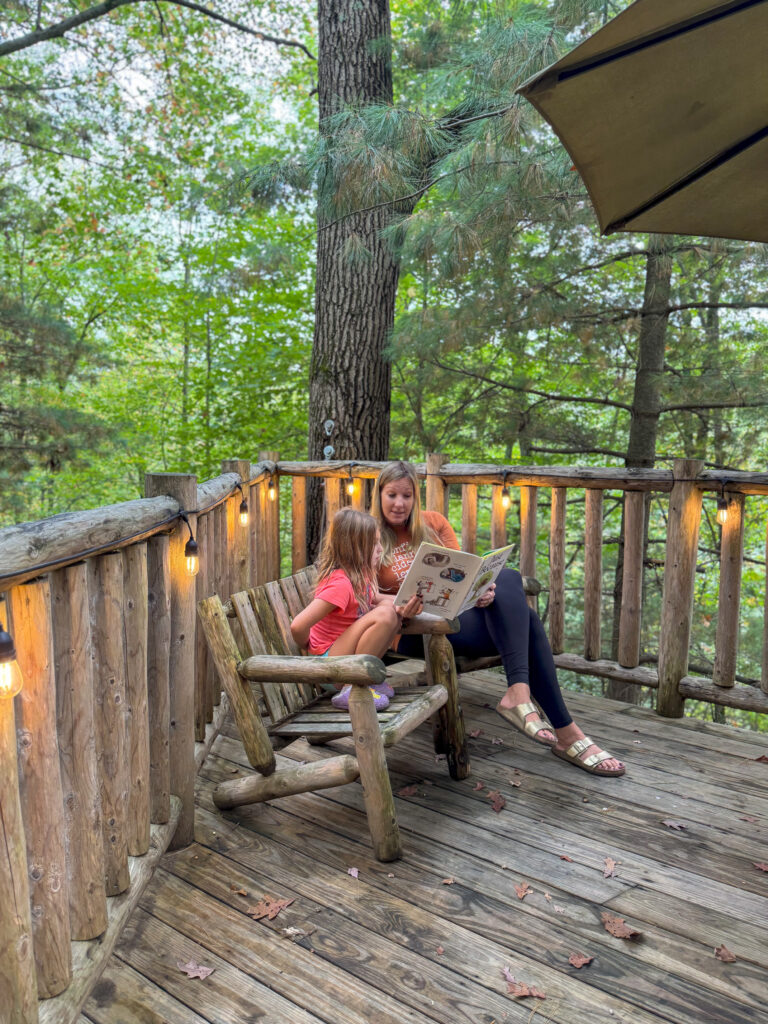 Spend time enjoy the beautiful balcony in the trees