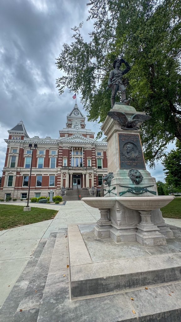 The courthouse in downtown Franklin, IN